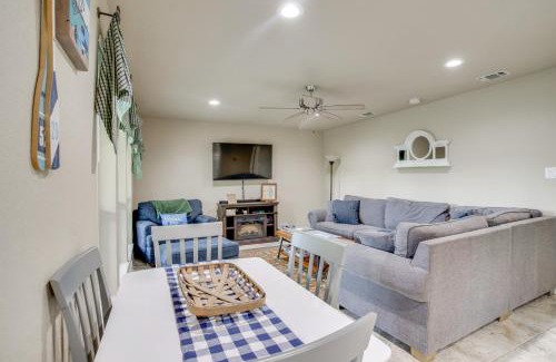 Lake Bridgeport Maison | Waterfront Lake Bridgeport Home with Private Dock