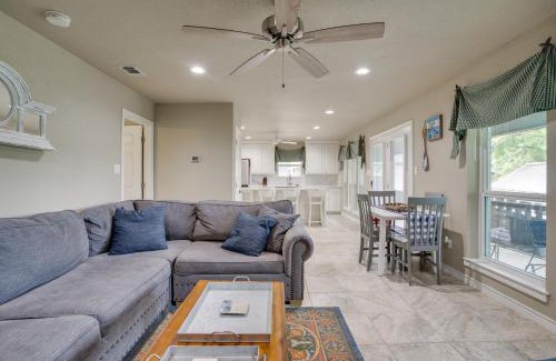 Lake Bridgeport Maison | Waterfront Lake Bridgeport Home with Private Dock