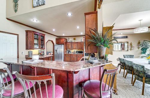 Longtown Maison | Waterfront Lake Eufaula Home Multi-Level Balcony