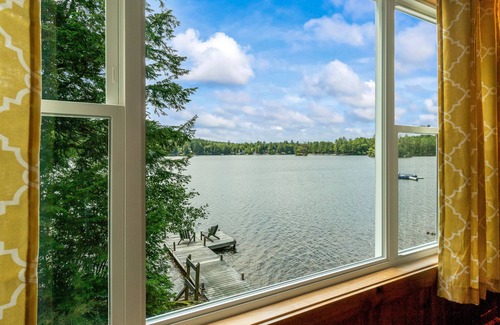 Limerick Maison | Waterfront lake house, Wood stove & Private beach, Solo Bonfire pit