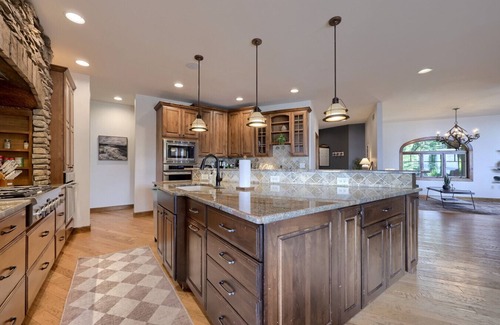 Earlville Maison | Waterfront Lodge packed with Amenities