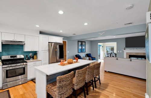 Bayville Maison | Waterfront Luxury Home with HEATED POOL, Outdoor Shower, sleeps 8