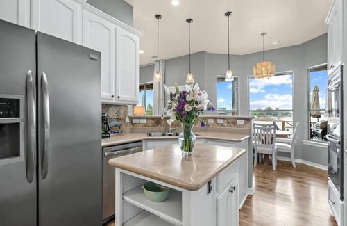 Runaway Bay Maison | Waterfront Luxury Getaway for Gatherings - 180 Degree Views, Large Deck & Dock