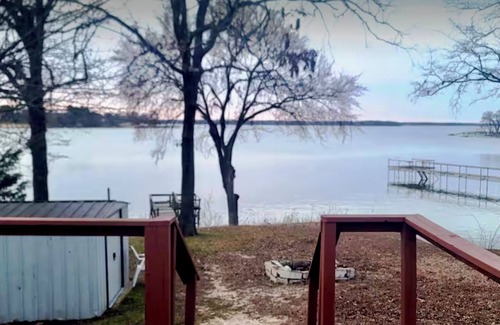 Wills Point Maison | Waterfront Mobile Home w Private Dock on Lake Tawakoni