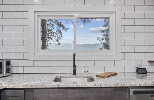 Remsen Cabine | Waterfront Modern-Adirondack Cabin