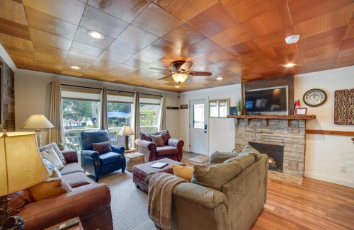 Monticello Maison | Waterfront Monticello Home with Fire Pit and Deck!