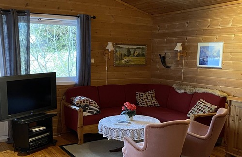 Vestvagøy Cabine | Waterfront mountain view cabin Lofoten