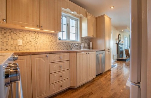 East Hawkesbury Villa | Waterfront Oasis: Luxury Retreat Between Ottawa and Montreal