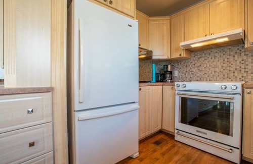 East Hawkesbury Villa | Waterfront Oasis: Luxury Retreat Between Ottawa and Montreal