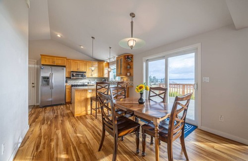 Nordland Maison | Waterfront Oasis w/ Beach Access
