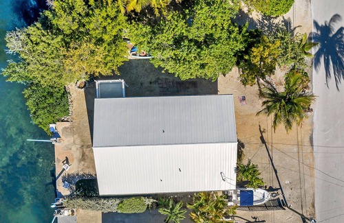 Cutthroat Harbor Estates Maison | Waterfront Oasis with Private Dock, Firepit, Grill & WiFi - Snowbirds Welcome