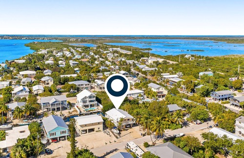 Cutthroat Harbor Estates Maison | Waterfront Oasis with Private Dock, Firepit, Grill & WiFi - Snowbirds Welcome