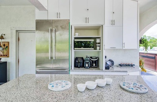 Twin Lakes Appartement | Waterfront Oasis with hot tub!