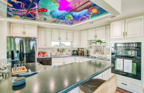Twin Lakes Appartement | Waterfront Oasis with hot tub!