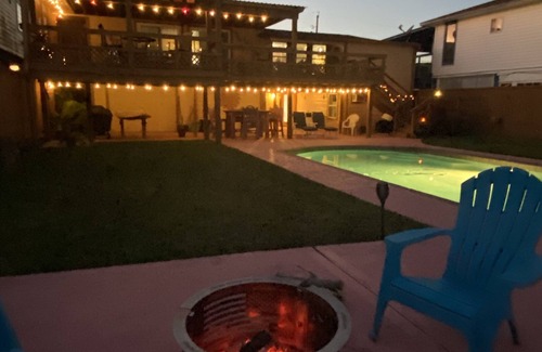 Dickinson Maison | Waterfront Oasis with private pool, Hot tub and 200 ft. Lighted fishing pier
