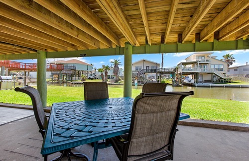 Jamaica Beach Maison | Waterfront on Bay +Beach+Kayak+ShuffleBoard+Cornhole+Great Fishing