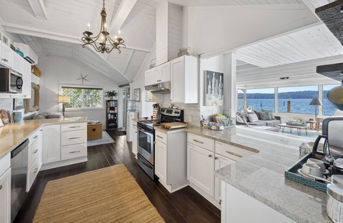Burley Maison | Waterfront - On The Beach! Green Cleaned-Pet Friendly