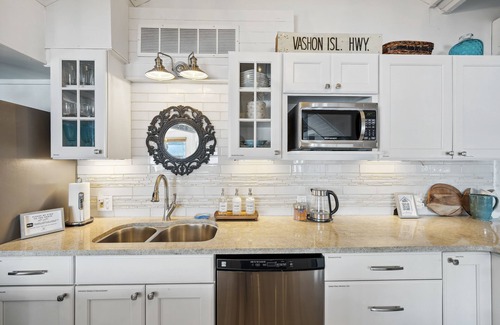 Burley Maison | Waterfront - On The Beach! Green Cleaned-Pet Friendly