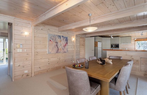 Pauanui Maison | Waterfront Paradise - Pauanui Holiday Home