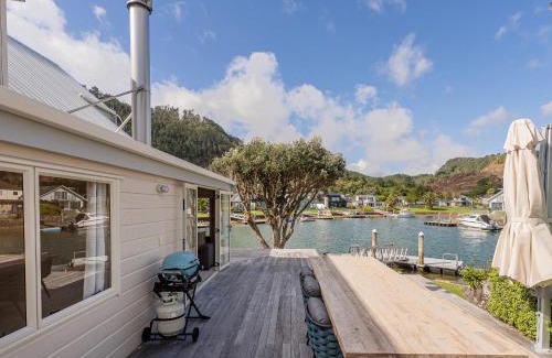 Pauanui Maison | Waterfront Paradise - Pauanui Holiday Home