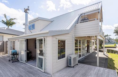 Pauanui Maison | Waterfront Paradise - Pauanui Holiday Home