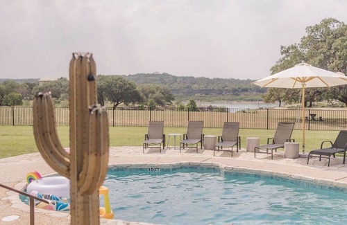 Highland Lake Estates Maison | The Estate on Lake Travis - Une escapade au bord de l'eau de 10 hectares pour les groupes