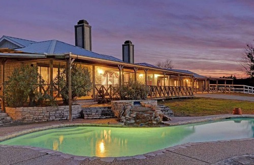 Highland Lake Estates Maison | The Estate on Lake Travis - Une escapade au bord de l'eau de 10 hectares pour les groupes
