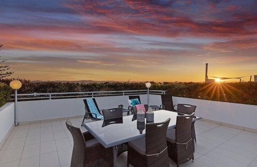 The Entrance Appartement | Waterfront Penthouse with heated jacuzzi and private rooftop terrace