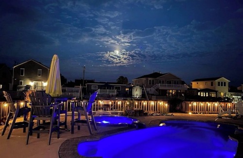 Beach Haven West Maison | Waterfront-Pool-Hot Tub-Fenced in Yard-Minutes to LBI Beaches-Shore Retreat