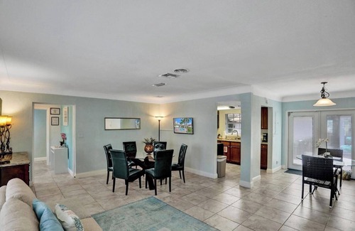 Dolphin Isles Maison | Waterfront | Pool | Game Room
