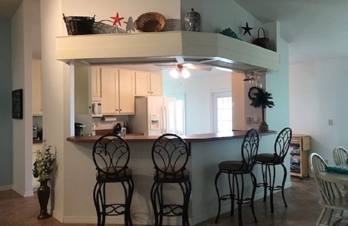 Indian Harbor Estates Maison | Waterfront private home located in Oak Hill - Edgewater area.
