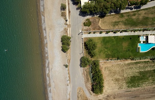 Nopigia Villa | Waterfront Private Peaceful Luxury Family-Friendly SEULEMENT 10 étapes de la mer