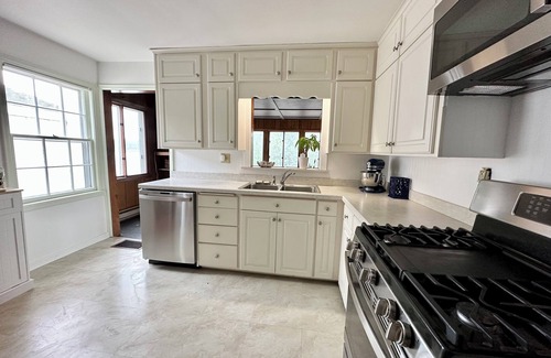 Lake Crystal Maison | Waterfront property on Crystal Lake!