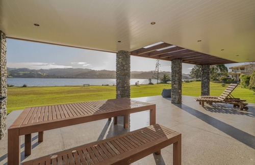 Pauanui Maison | Waterfront property - House plus guest house