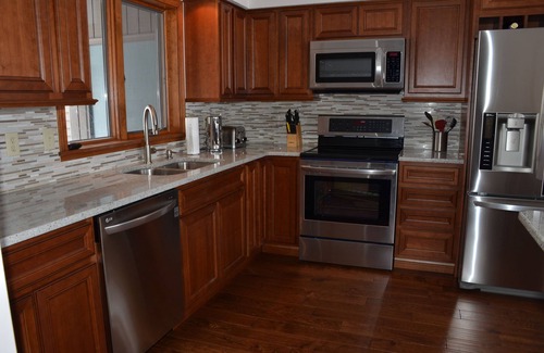 Bristol Maison | Frente al renovado Adosado Newfound Lake 2 playas Tenis de amarre 2 kayaks