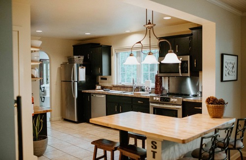 Middletown Maison | Waterfront retreat near Hershey Park. Sleeps 10.