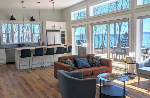 Port Wade Cottage | Waterfront retreat on Annapolis Basin - private; hot tub; fully equipped kitchen