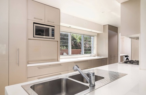 Oyster Bay Maison | Waterfront Home In Oatley
