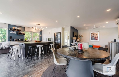 Bayswater Maison | Waterfront Retreat with Spa Pool