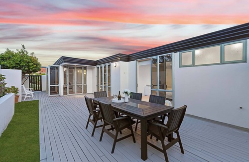 Castor Bay Maison | Waterfront retreat with stunning sea view - Family friendly & Great location