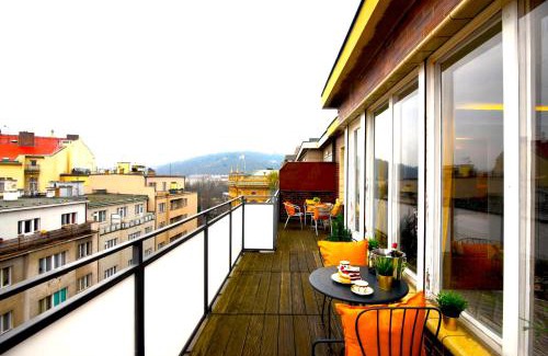 Prague 1 Appartement | Waterfront River Side Roof Top Apartment - Terrace with city view