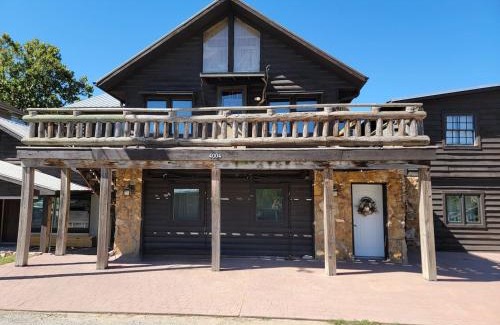 St. Joseph Maison | Waterfront Rock Shower Suite with Sunset View Room