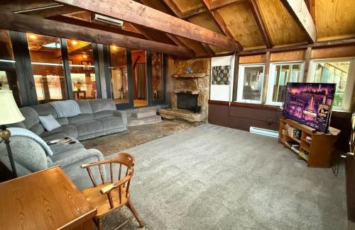 St. Joseph Maison | Waterfront Rock Shower Suite with Sunset View Room