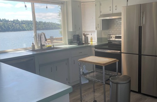 Shelton Maison | Waterfront Shelton Retreat With Beach Access