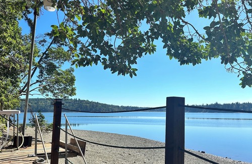 Shelton Maison | Waterfront Shelton Retreat With Beach Access