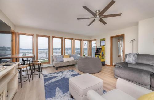 Sodus Point Maison | Waterfront Sodus Gem, Dock Game Loft Bay View