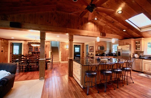 Meredith Maison | Waterfront Spacious 7-bedroom house with AC, WiFi in pleasant Meredith