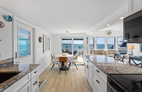 Nettles Island Maison | Waterfront Stunning 2 bed 2 bath riverfront beach home on Nettles Island
