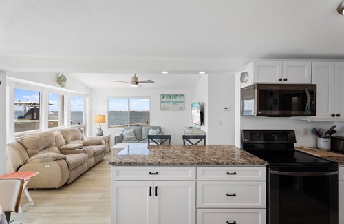 Nettles Island Maison | Waterfront Stunning 2 bed 2 bath riverfront beach home on Nettles Island