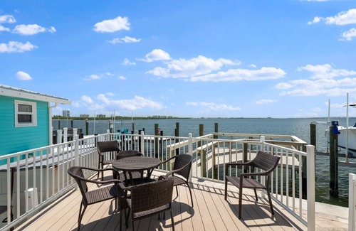Nettles Island Maison | Waterfront Stunning 2 bed 2 bath riverfront beach home on Nettles Island